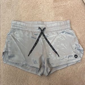 Women’s/ Juniors ROXY shorts- like new!